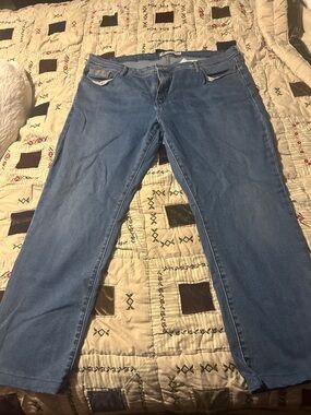 Straight-Leg Women’s Levi’s in Medium Blue